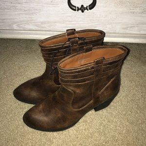BRAND NEW!! brown ankle booties